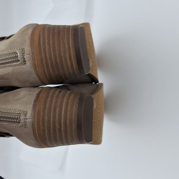 NIB VINCE CAMUTO Prestetta Bootie - Foxy True Suede, Taupe - Picture 12 of 16
